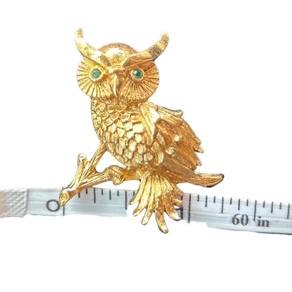 Vintage Monet Gold-Tone Owl Brooch Pin With Green Gemstone Eyes - Picture 5 of 5